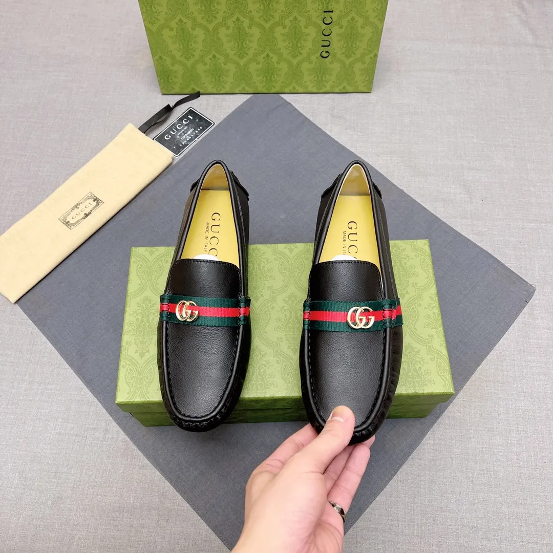 p400 GUCCI, Gucci official flagship store original casual beanie shoes ~ Four Seasons Trendy Shoes 👟》New version at the counter, Gucci 1:1 high-quality workmanship, upper: imported pebbled calfskin, genuine sweat-absorbent pigskin lining, fashionable lazy business style design, casual loafers, running shoes are perfect for young people. British fashion boots 😍 Equipped with original raw rubber wear-resistant outsole, absolutely high-end and classy, ​​suitable for drivers only 🚗 A must-have for fashionable men, standard code 37-45 No. 071